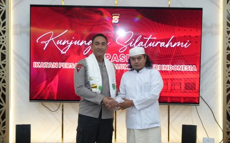 Atas Komitmen Berantas Premanisme, Kapolda Banten Terima Penghargaan dari Ikatan Alumni Santri