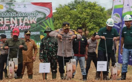 Kapolri dan Sejumlah Menteri Hadiri Penanaman Jagung Nasional di Grobogan