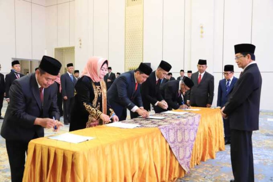 Menag Resmi Lantik Prof Dr H Ahmad Dakhoir sebagai Rektor UIN Palangka Raya