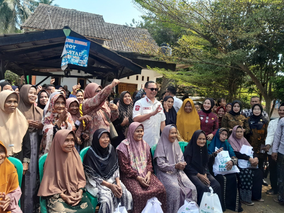 Sinergi Pemprov Banten, Wali Kota Serang Salurkan Bansos di Curug dan Siapkan Program 'Serang Cerdas'