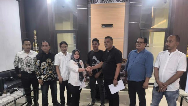 Kades di Pandeglang Minta Maaf Usai Marahi Biduan yang Protes Disawer di Muka.
