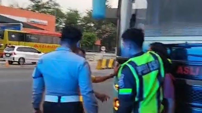 Cekcok Perkara Naik Kendaraan, Penumpang Bus di Serang Dikeroyok dan Ditusuk Kernet