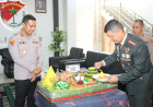 Beri Kejutan Tumpeng HUT ke-81 TNI, Polres Metro Tangerang Perkuat Sinergitas dengan Kodim 0506