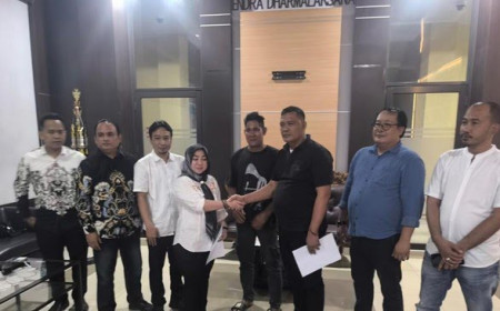 Kades di Pandeglang Minta Maaf Usai Marahi Biduan yang Protes Disawer di Muka.