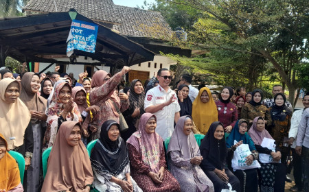 Sinergi Pemprov Banten, Wali Kota Serang Salurkan Bansos di Curug dan Siapkan Program 'Serang Cerdas'