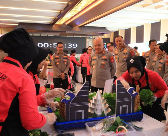 POLDA BANTEN GELAR LOMBA HIAS TUMPENG HKGB KE-74, PERKUAT KEBERSAMAAN BHAYANGKARI